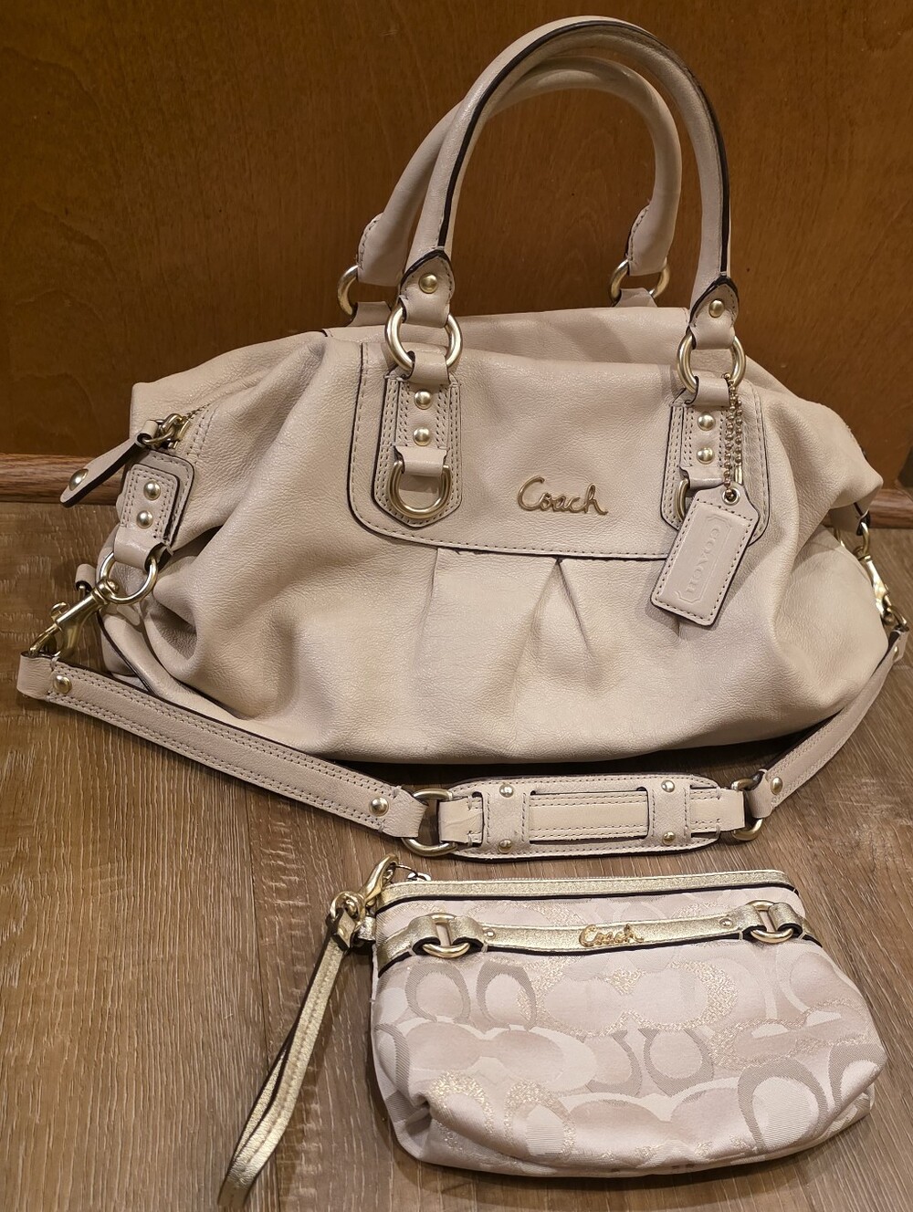 Vintage Coach Purse & Coin Wallet Set. See pictures for measurements & condition